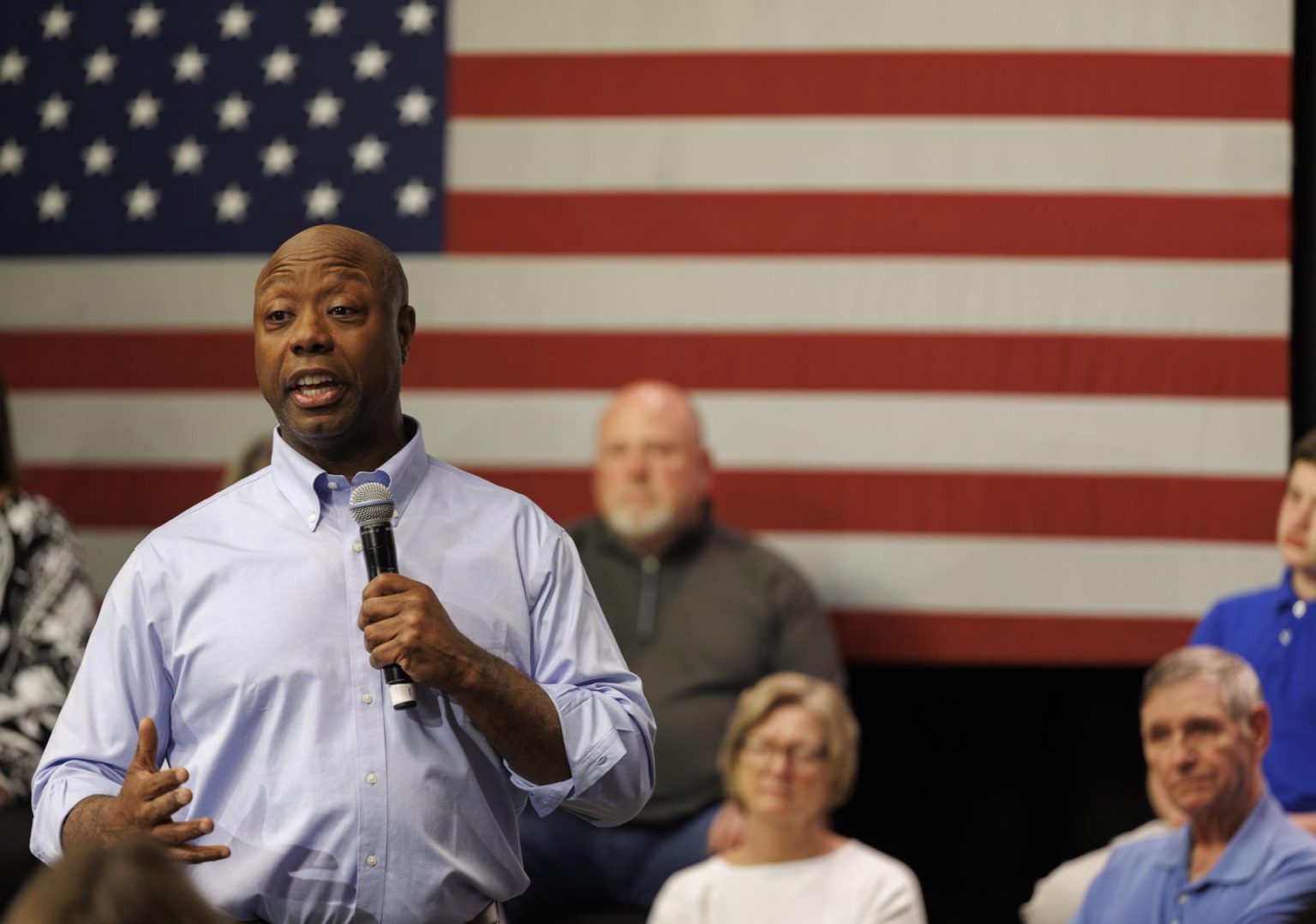 Tim Scott, el único senador negro del Partido Republicano estadounidense, arrancó oficialmente este lunes su campaña para las presidenciales de 2024 con la promesa de devolver la esperanza al país y de garantizar la seguridad en la frontera con México. Imagen de archivo. EFE/EPA/CJ GUNTHER