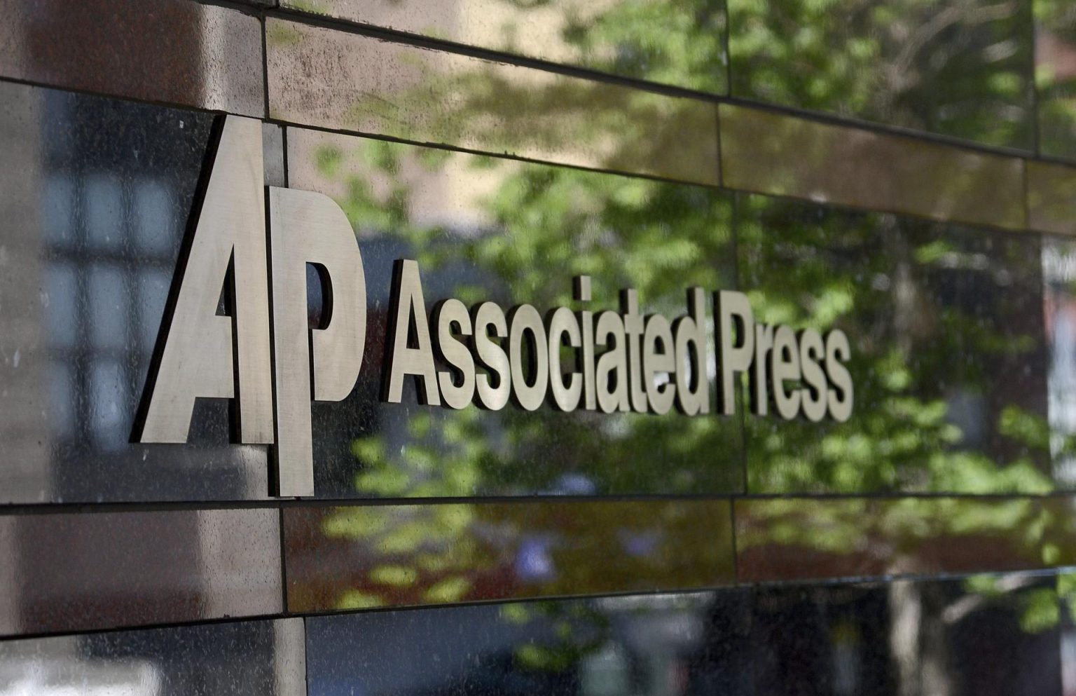 Imagen de la fachada de la agencia de noticias estadounidense Associated Press (AP) en su sede de Nueva York, Estados Unidos. Imagen de archivo. EFE/Andrew Gombert