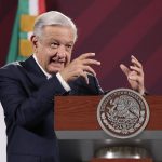 El presidente de México, Andrés Manuel López Obrador, habla durante su conferencia de prensa matutina en el Palacio Nacional de la Ciudad de México (México). EFE/ José Méndez