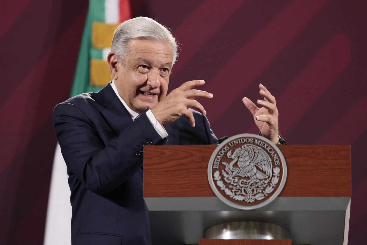 El presidente de México, Andrés Manuel López Obrador, habla durante su conferencia de prensa matutina en el Palacio Nacional de la Ciudad de México (México). EFE/ José Méndez