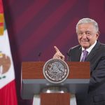 Fotografía cedida hoy por la presidencia de México del mandatario mexicano, Andrés Manuel López Obrador, durante una rueda de prensa en Palacio Nacional de la Ciudad de México (México). EFE/Presidencia de México/AOLO USO EDITORIAL SOLO DISPONIBLE PARA ILUSTRAR LA NOTICIA QUE ACOMPAÑA(CRÉDITO OBLIGATORIO)