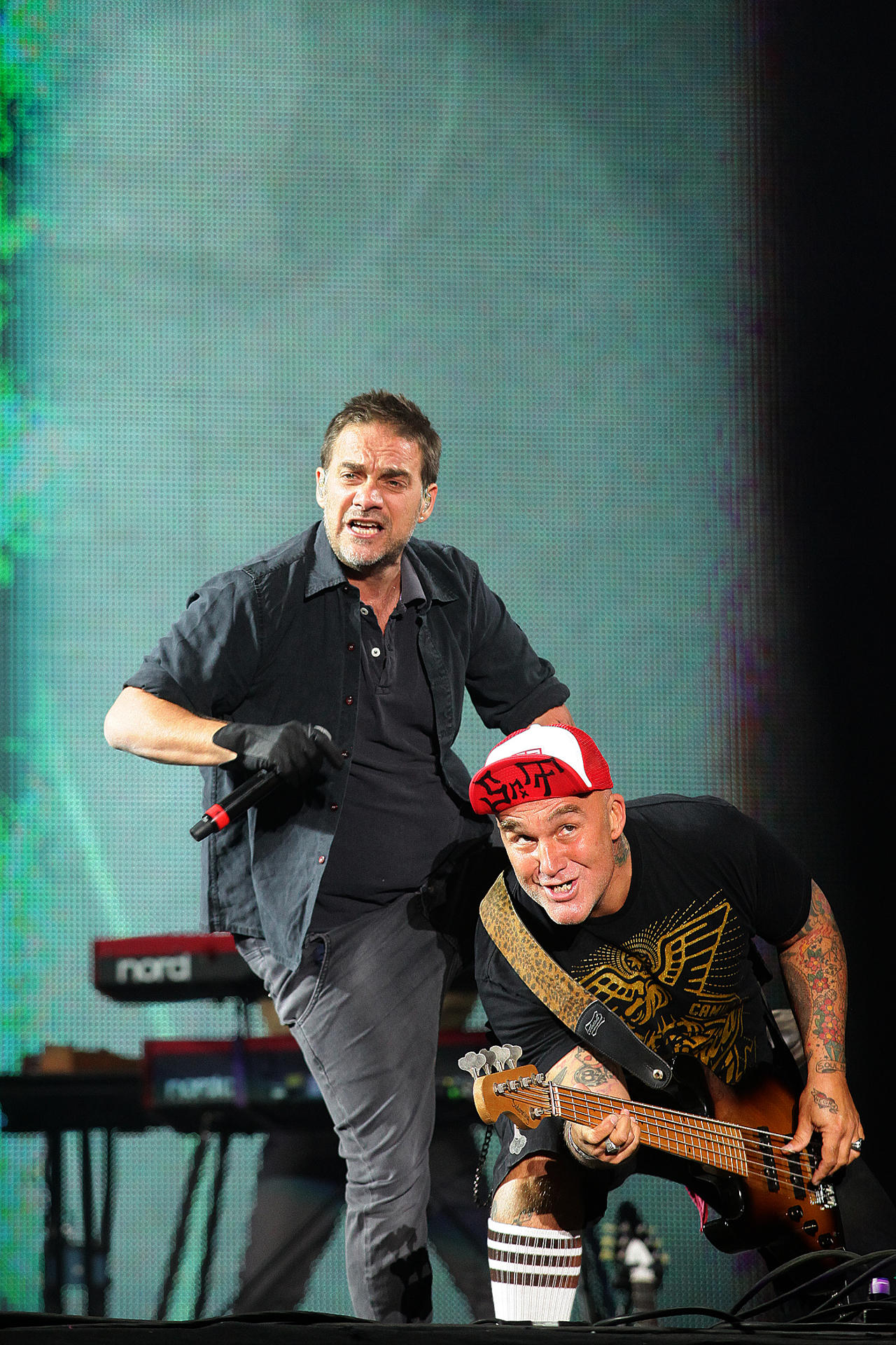 Fotografía de archivo fechada el 12 de mayo de 2017 de los integrantes del grupo argentino Los Fabulosos Cadillacs, Vicentico (i) Flavio Cianciarulo (d) durante su participación en el Festival Vive Latino, en Ciudad de México (México). EFE/Sáshenka Gutiérrez/ARCHIVO