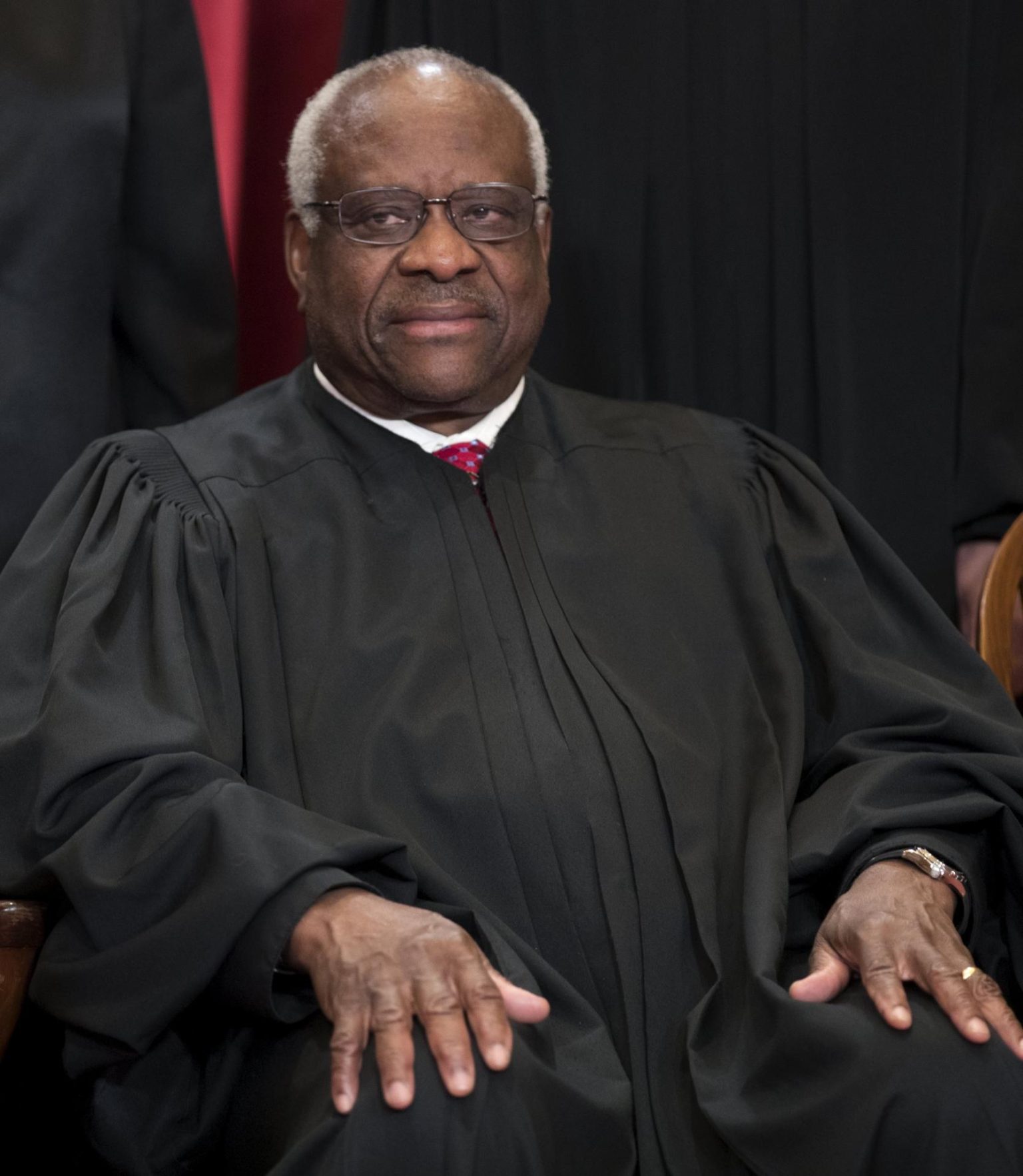 Fotografía de archivo del juez asociado de la Corte Suprema, Clarence Thomas. EFE/Shawn Thew