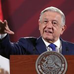 El presidente de México, Andrés Manuel López Obrador, habla durante su rueda de prensa diaria desde el Palacio Nacional, hoy, en la Ciudad de México (México). EFE/ Sáshenka Gutiérrez