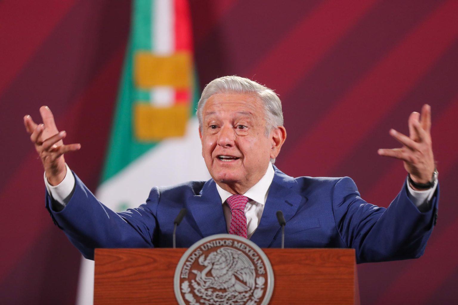 El presidente de México, Andrés Manuel López Obrador, participa durante una rueda de prensa hoy, en el Palacio Nacional, en la Ciudad de México (México). EFE/ Isaac Esquivel