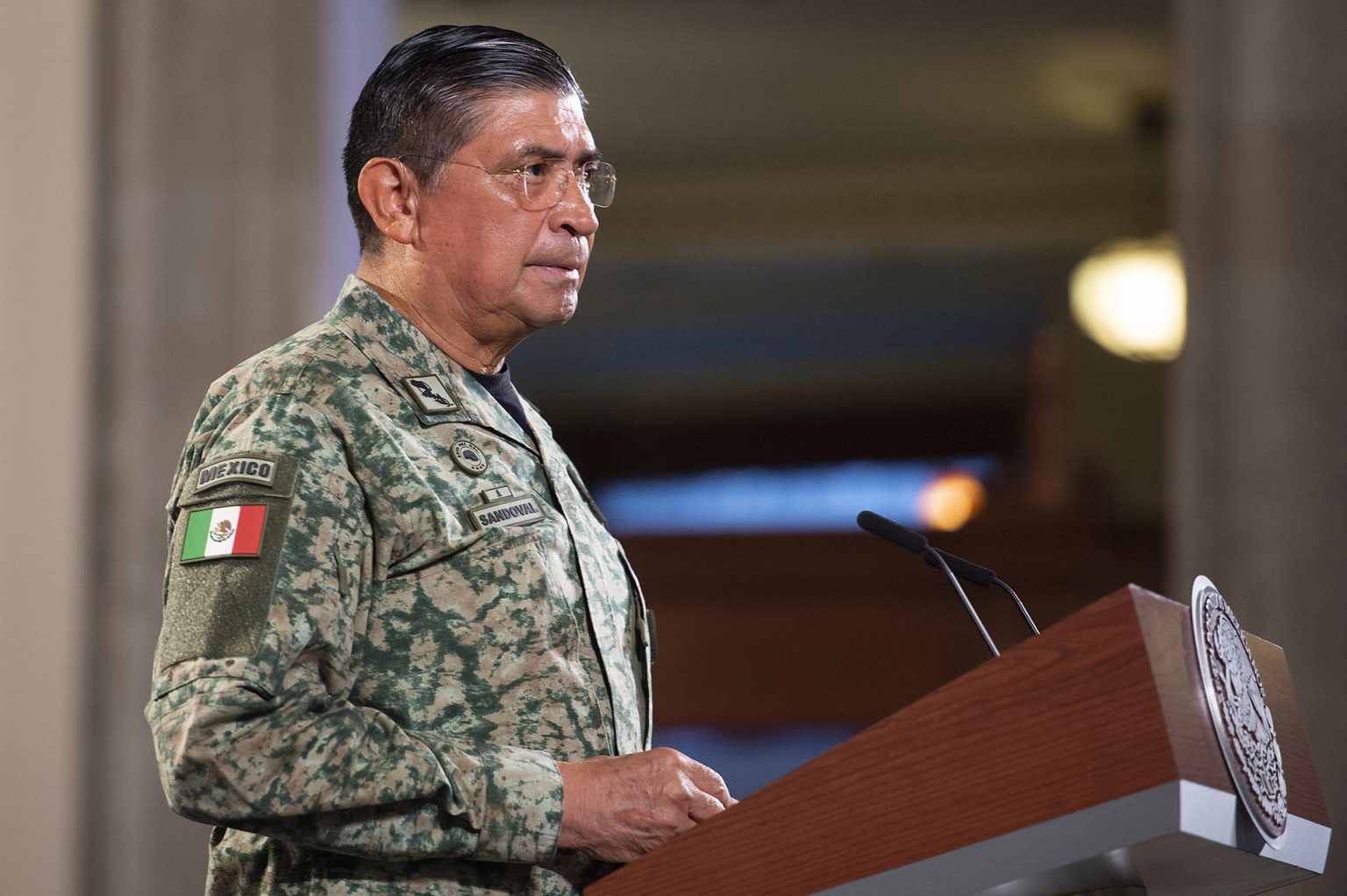 Fotografía cedida por la presidencia de México que muestra al secretario de la Defensa Nacional, Luis Cresencio Sandoval, durante la rueda de prensa del presidente Andrés Manuel López Obrador, hoy, en el Palacio Nacional de la Ciudad de México (México). EFE/ Presidencia De México SÓLO USO EDITORIAL/SÓLO DISPONIBLE PARA ILUSTRAR LA NOTICIA QUE ACOMPAÑA (CRÉDITO OBLIGATORIO)