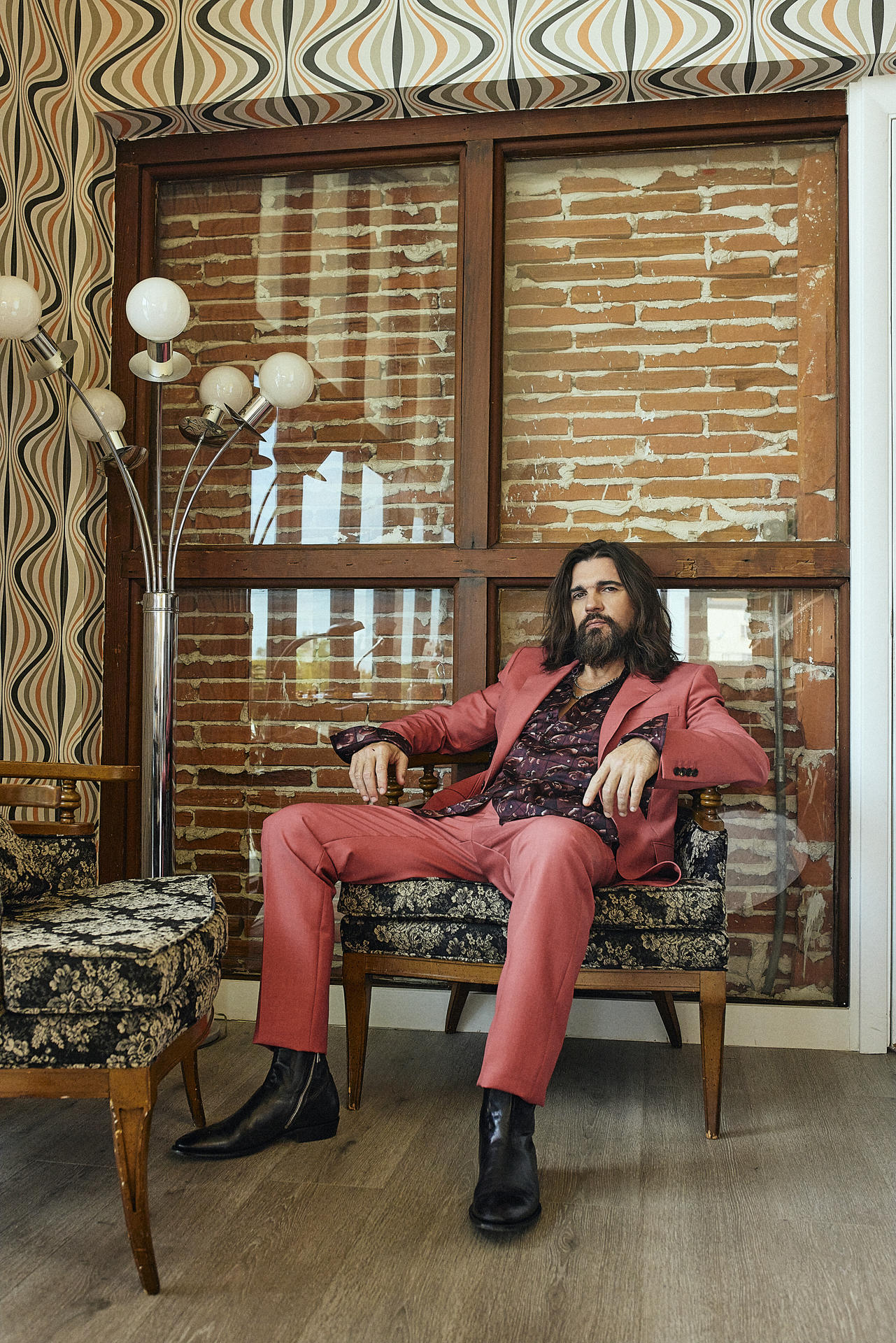 Fotografía cedida por Mario Alzate donde aparece el multipremiado cantautor colombiano Juanes, quien publicó este jueves el sencillo "Veneno", nuevo adelanto de su próximo álbum de estudio, "Vida cotidiana", el cual verá la luz el 19 de mayo. EFE/ Mario Alzate / SOLO USO EDITORIAL/ SOLO DISPONIBLE PARA ILUSTRAR LA NOTICIA QUE ACOMPAÑA (CRÉDITO OBLIGATORIO)