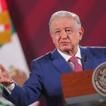 El presidente de México, Andrés Manuel López Obrador, participa durante una rueda de prensa hoy, en el Palacio Nacional, en la Ciudad de México (México). EFE/ Isaac Esquivel