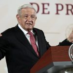 El presidente de México, Andrés Manuel López Obrador, habla durante una rueda de prensa hoy, en el Palacio Nacional en la Ciudad de México (México). EFE/José Méndez