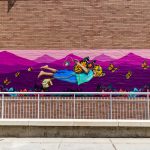 Fotografía cedida por la Universidad de Colorado donde se muestra el mural "Fly to Heal" (Volar para sanar) pintado por el artista Julio "Juls" Mendoza en una pared exterior del Campus Médico Anschutz en la Universidad de Colorado (CU) en Denver. EFE/Universidad de Colorado  /SOLO USO EDITORIAL/NO VENTAS/SOLO DISPONIBLE PARA ILUSTRAR LA NOTICIA QUE ACOMPAÑA/CRÉDITO OBLIGATORIO