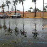 Vista de un estacionamiento tras el paso del huracán Irma, en el distrito de Kendall, en Miami, Florida (EE.UU.). Imagen de archivo. EFE/Latif Kassidi