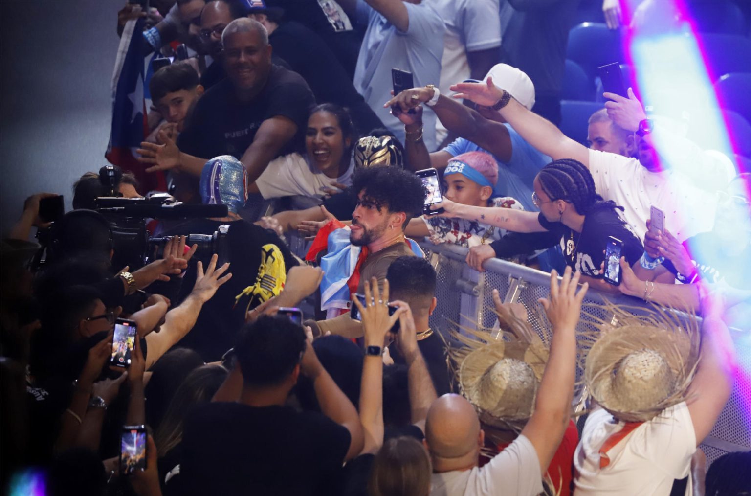 El cantante Bad Bunny se presenta en una pelea de la WWE Backlash 2023 contra su compatriota Damian Priest, en el Coliseo Jose Míguela agrelot, en San Juan (Puerto Rico). EFE/ Thais Llorca