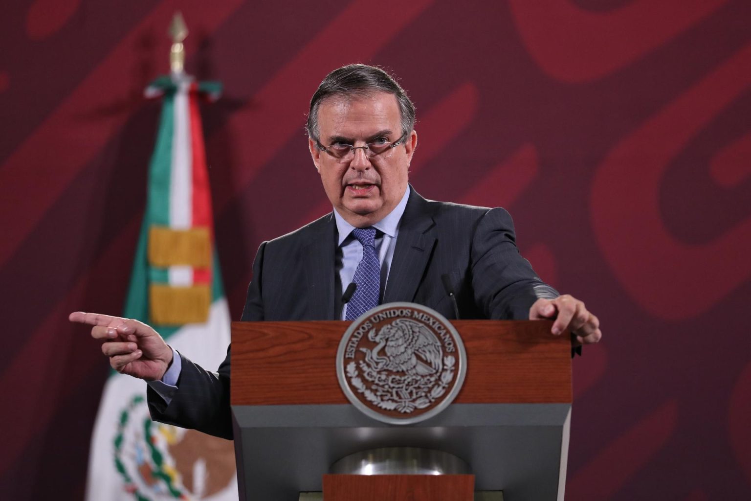 El secretario de Relaciones Exteriores, Marcelo Ebrard, habla durante una rueda de prensa del presidente Andrés Manuel López Obrador hoy, en el Palacio Nacional de la Ciudad de México (México). EFE/ Sáshenka Gutiérrez