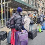 El flujo de inmigrantes a Nueva York desde agosto del 2022 ha causado una crisis humanitaria y de recursos y saturado los albergues de la ciudad, que tuvo que recurrir a alquilar habitaciones en 120 hoteles, que también se han saturado. Fotografía de archivo. EFE/ Ruth E. Hernández