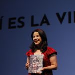 La actriz mexicana Arcelia Ramírez, muestra su libro "Así es la vida" hoy en el marco de la 38 edición del Festival Internacional de Cine de Guadalajara (FICG), en Guadalajara, en Jalisco (México). EFE/ Francisco Guasco