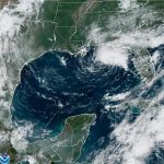 Fotografía cedida por la Oficina Nacional de Administración Oceánica y Atmosférica (NOAA) donde se muestra el estado del clima hoy, en el Golfo de México. EFE/ NOAA