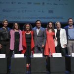 El Consejero Cultural y Científico de España en México, Antonio Prats Marí (i), la directora internacional del Hay Festival, Cristina Fuentes La Roche (4-i) y el presidente municipal de Querétaro, Luis Bernardo Nava Guerrero (c) posan durante la presentación del Hay Festival, hoy, en la Ciudad de México (México). EFE/ Isaac Esquivel