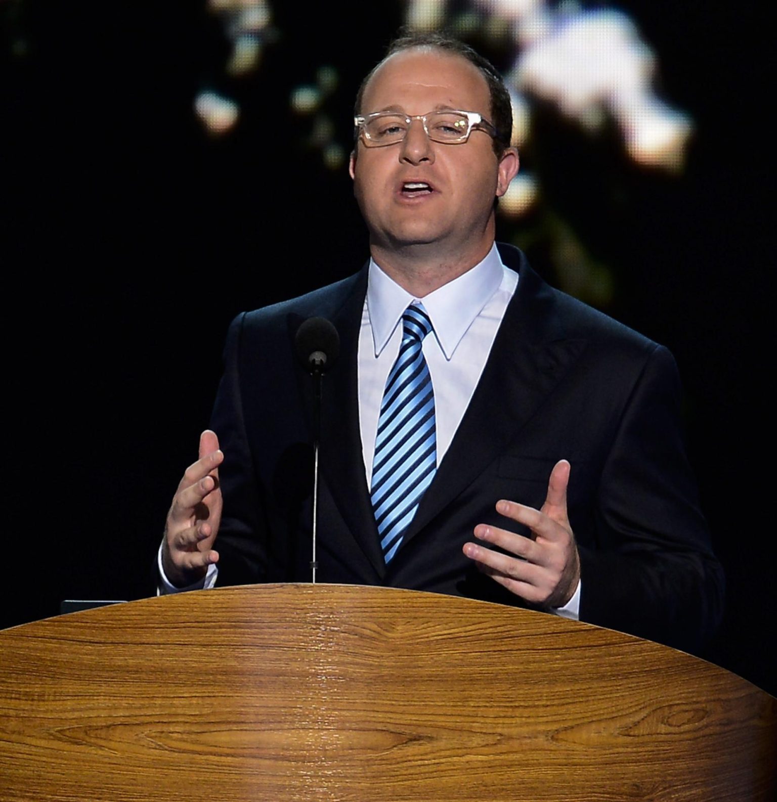 El gobernador de Colorado, Jared Polis (demócrata), firmó este miércoles una ley que prohíbe la colaboración de agencias locales con agentes federales de inmigración. Imagen de archivo. EFE/TANNEN MAURY