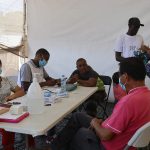 Migrantes reciben atención medica, el 12 de junio de 2023, en Tapachula, en el estado de Chiapas (México). EFE/ Juan Manuel Blanco