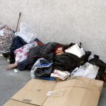 Foto de archivo de una indigente durmiendo en una calle de Los Angeles, California, EEUU. EFE/Alfredo Falvo