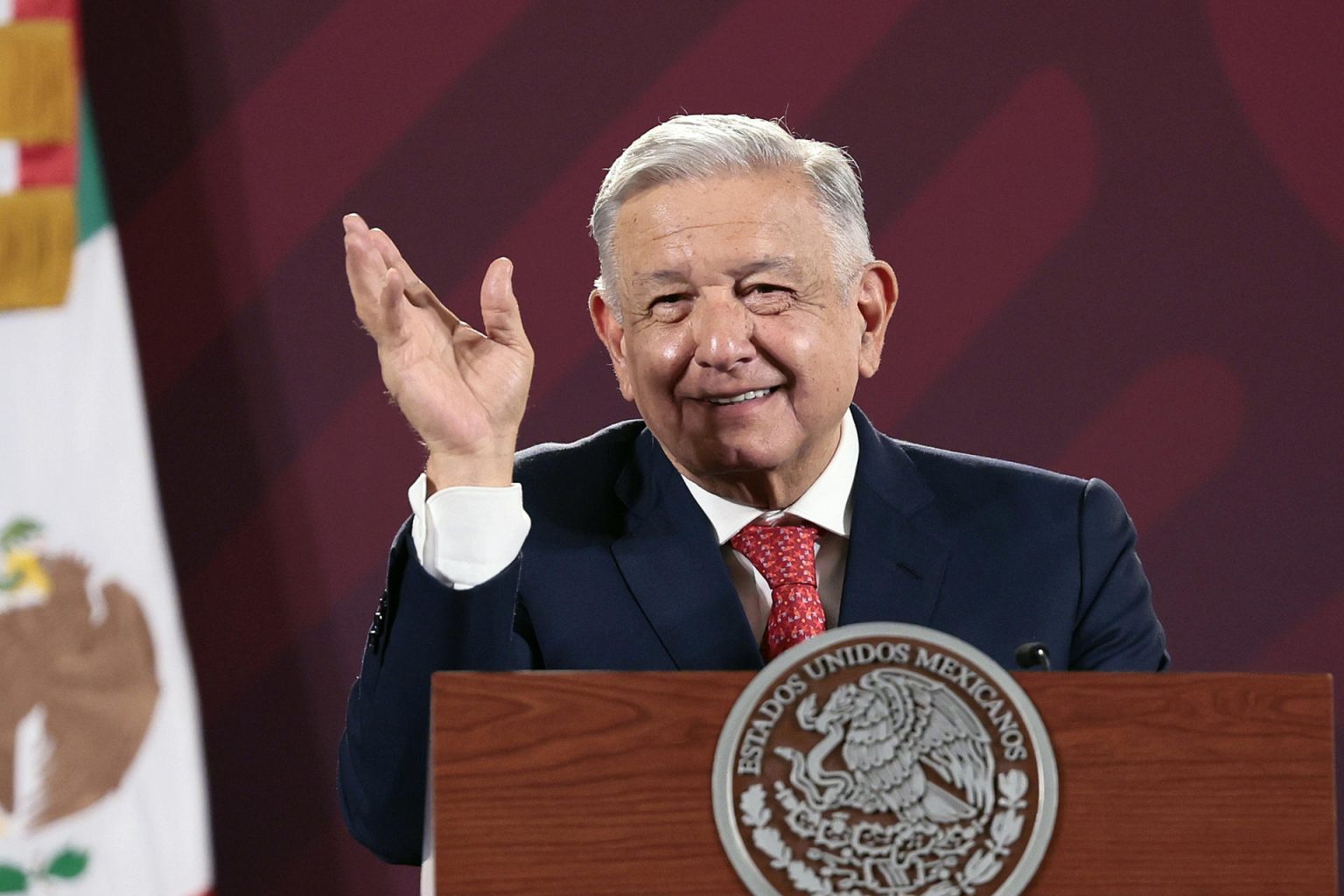 El presidente de México, Andrés Manuel López Obrador, habla durante su conferencia de prensa matutina hoy, en el Palacio Nacional en Ciudad de México (México). EFE/José Méndez