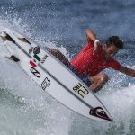 El surfista mexicano Sebastián Williams fue registrado este jueves, 29 de junio, durante la prueba final de surf en tabla corta de los Juegos Centroamericanos y del Caribe, en San Salvador (El Salvador). Williams ganó la medalla de oro. EFE/José Jácome