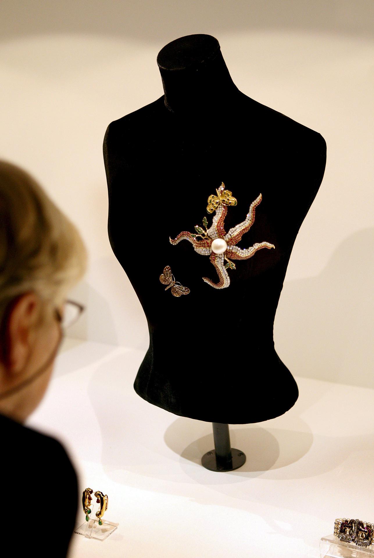 Fotografía de archivo del famoso broche "estrella de mar" diseñado por Salvador Dalí. EFE/Robert Vos