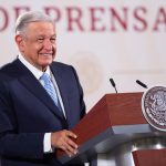 Fotografía cedida hoy por la Presidencia de México que muestra al mandatario Andrés Manuel López Obrador durante una rueda de prensa en Palacio Nacional, en Ciudad de México (México). EFE/Presidencia de México /SOLO USO EDITORIAL /SOLO DISPONIBLE PARA ILUSTRAR LA NOTICIA QUE ACOMPAÑA (CRÉDITO OBLIGATORIO)