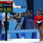 Simone Biles, la gimnasta más condecorada de la historia de Estados Unidos, en una fotografía de archivo. EFE/How Hwee Young