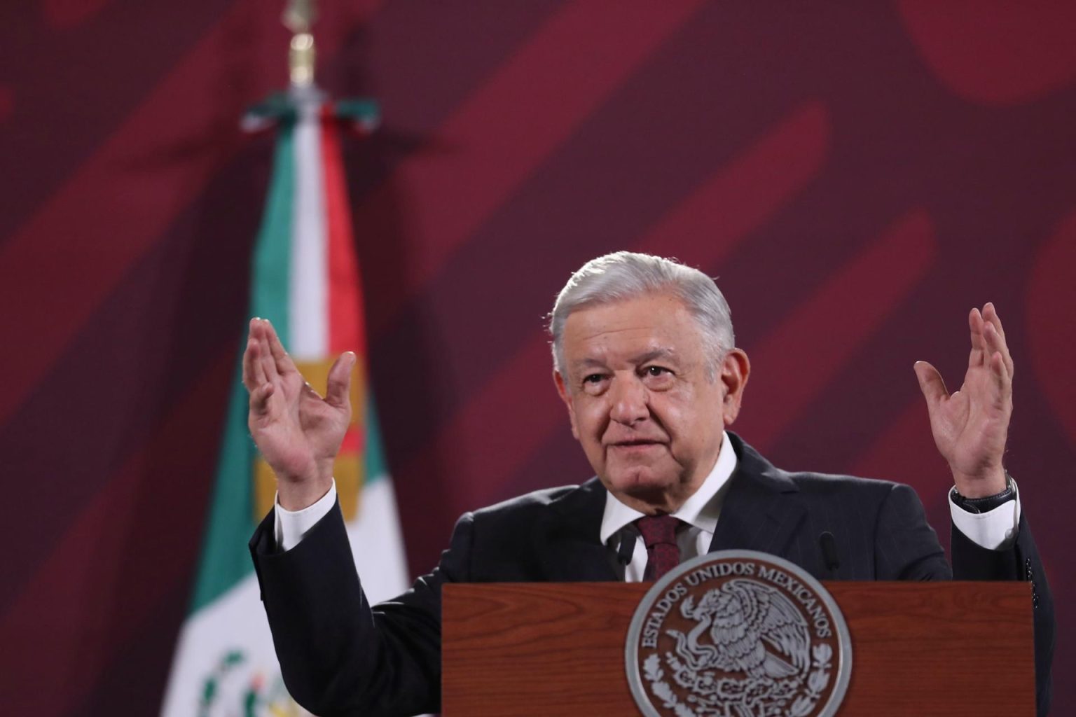 El Presidente de México, Andrés Manuel López Obrador, habla durante su conferencia matutina hoy, en Palacio Nacional en la Ciudad de México (México). EFE/Sáshenka Gutiérrez