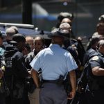 Fotografía de archivo de varios agentes policiales mientras trabajan en la escena de un tiroteo en el centro de Atlanta, Georgia, Estados Unidos. EFE/EPA/ERIK S. MENOR