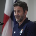 Fotografía de archivo en la que se registró al seleccionador del equipo nacional masculino de fútbol de Panamá, el hispano-danés Thomas Christiansen, durante una rueda de prensa, en Ciudad de Panamá (Panamá). EFE/Carlos Lemos