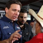 Imagen de archivo donde aparece el gobernador de Florida, Ron DeSantis. EFE/EPA/Adam Davis