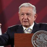 El presidente mexicano, Andrés Manuel López Obrador, habla durante una conferencia matutina en el Palacio Nacional, hoy en Ciudad de México (México). EFE/Sáshenka Gutiérrez