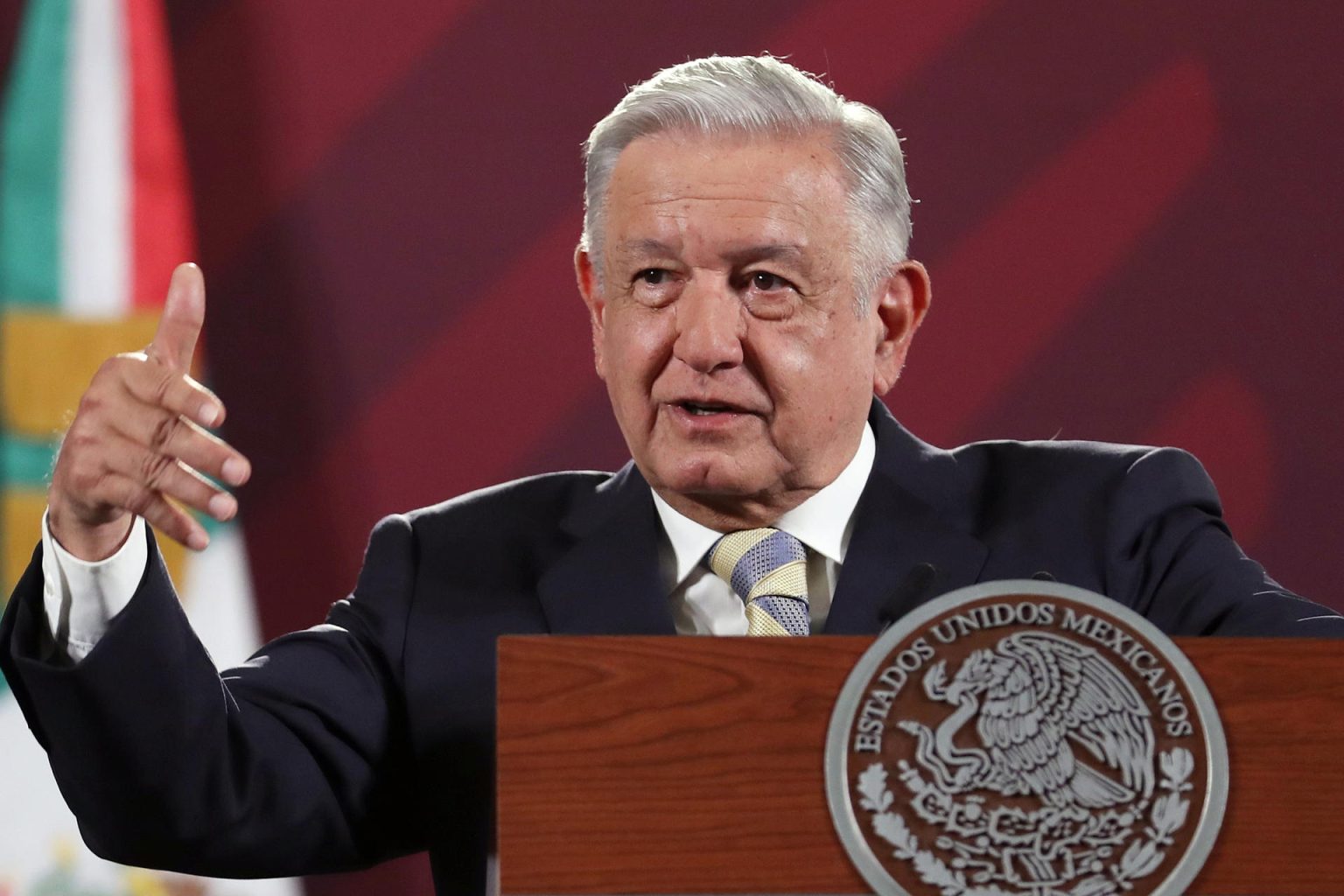 El presidente mexicano, Andrés Manuel López Obrador, habla durante una conferencia matutina en el Palacio Nacional, hoy en Ciudad de México (México). EFE/Sáshenka Gutiérrez