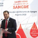 El director general de la Cruz Roja Mexicana, José Antonio Monroy, habla hoy durante la ceremonia del Día Mundial del Donante de Sangre, en las instalaciones de la Cruz Roja en la Ciudad de México (México). EFE/ Mario Guzmán