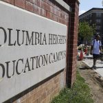 Fotografía del letrero del campus educativo Columbia Heights de la Escuela Multicultural Secundaria Bell en Washington (Estados Unidos). EFE/ Lenin Nolly