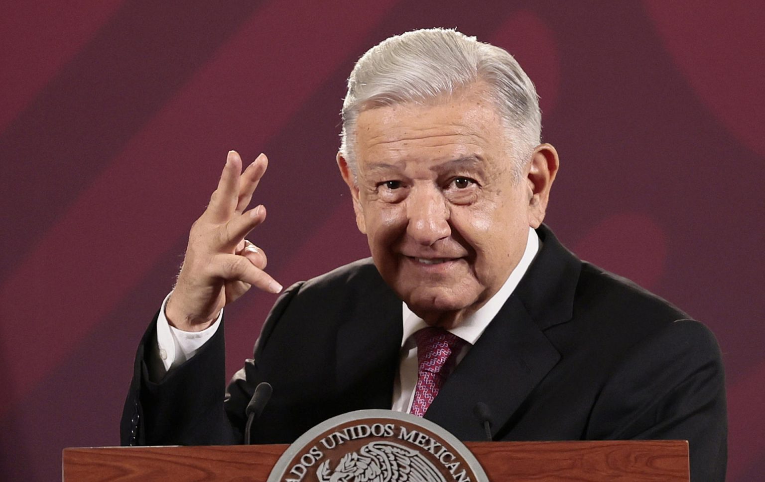 El presidente de México, Andrés Manuel López Obrador, habla durante una rueda de prensa hoy, en el Palacio Nacional, en Ciudad de México (México). EFE/ José Méndez