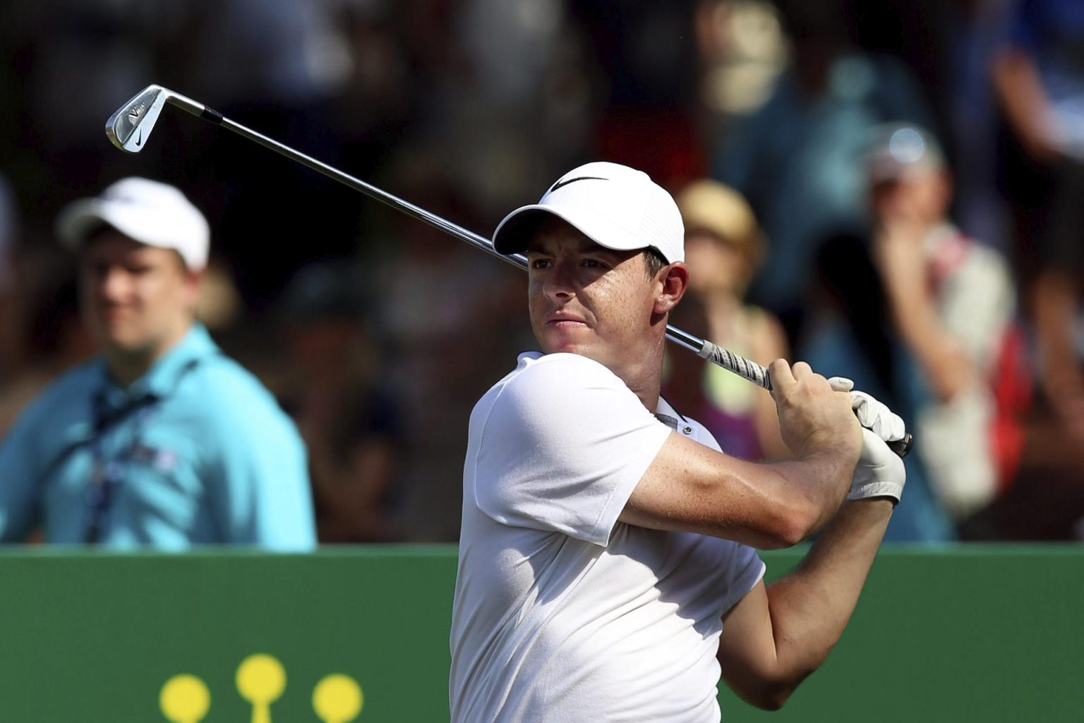 Fotografía de archivo en la que se registró al golfista norirlandés Rory McIlroy, durante un torneo, en Emiratos Árabes Unidos. EFE/Stringer