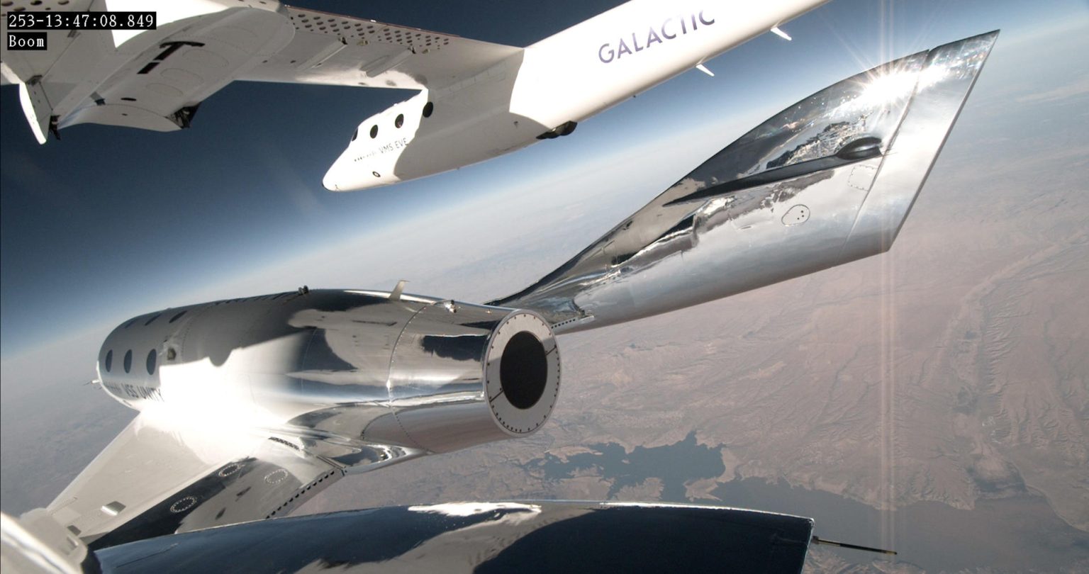 Fotografía cedida por Virgin Galactic donde se aprecia la nave VSS Unity mientras se separa de la nave nodriza VMS Eve durante un vuelo de prueba de planeo sin motor sobre el sur de Nuevo México (EEUU). EFE/Virgin Galactic /SOLO USO EDITORIAL/SOLO DISPONIBLE PARA ILUSTRAR LA NOTICIA QUE ACOMPAÑA (CRÉDITO OBLIGATORIO)