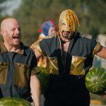 Fotografía cedida hoy por Prime Video, que muestra a los comediantes Escorpión Dorado (d) y Facundo (i) durante la filmación de la serie por internet "Jalas o te rajas". EFE/ Prime Video /SOLO USO EDITORIAL/SOLO DISPONIBLE PARA ILUSTRAR LA NOTICIA QUE ACOMPAÑA (CRÉDITO OBLIGATORIO)