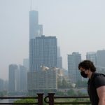 Fotografía que muestra cómo afecta el humo de los incedios en Canadá al centro de la ciudad estadounidense de Chicago, el 28 de junio de 2023. EFE/Alex Wroblewski