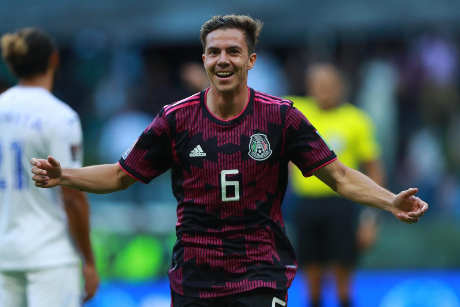 Fotografía de Sebastián Córdova de México celebrando un gol durante un partido en el estadio Azteca en Ciudad de México (México). EFE/ Carlos Ramírez