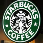 Fotografía de archivo que muestra el logo de la compañía Starbucks. EFE/Tim Brakemeier