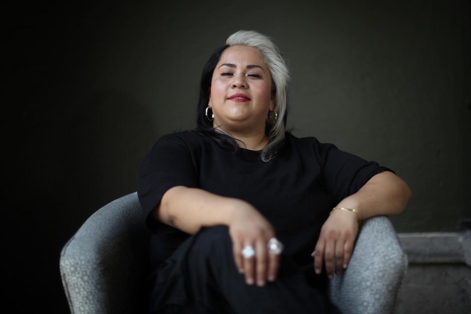 La cantautora mexicana Vivir Quintana, posa para una fotografía durante una entrevista con EFE, el 15 de junio de 2023, en la Ciudad de México (México). EFE/Sáshenka Gutiérrez