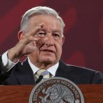 El presidente mexicano, Andrés Manuel López Obrador, habla durante una conferencia matutina en el Palacio Nacional, hoy en Ciudad de México (México). EFE/Sáshenka Gutiérrez