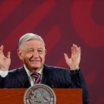 El presidente de México, Andrés Manuel López Obrador, participa hoy durante una rueda de prensa en Palacio Nacional de la Ciudad de México (México). EFE/Isaac Esquivel