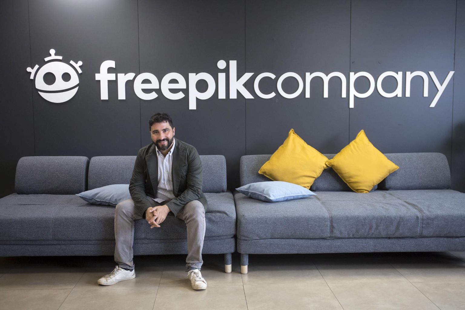 El cofundador y consejero delegado de la empresa tecnológica Freepik, Joaquín Cuenca posa para la entrevista que concedio a EFE donde aborda los planes de esta compañía. Imagen de archivo. EFE/ Daniel Pérez.