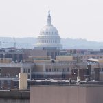 Una vista del Capitolio en Washington con el humo de los incendios en Canadá, en una fotogrfía de archivo. EFE/EPA/Michael Reynolds