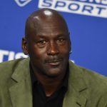 Fotografía de archivo en la que se registró al exjugador de baloncesto y leyenda de la NBA Michael Jordan, en (Paris, Francia) EFE/Julien de Rosa